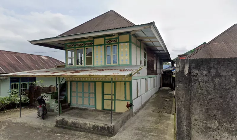 Metal Multiple Window Houses